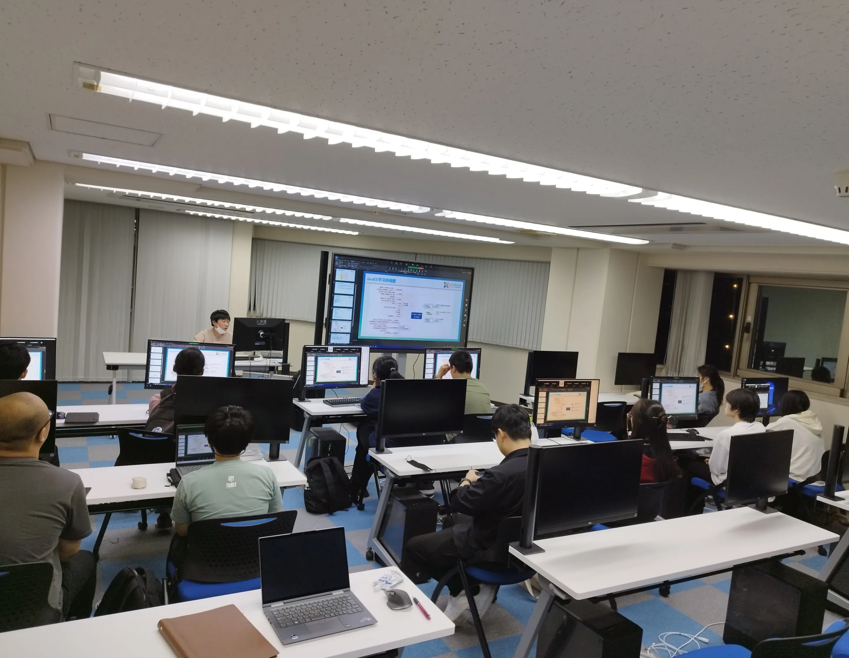 現役エンジニアによる実践教育